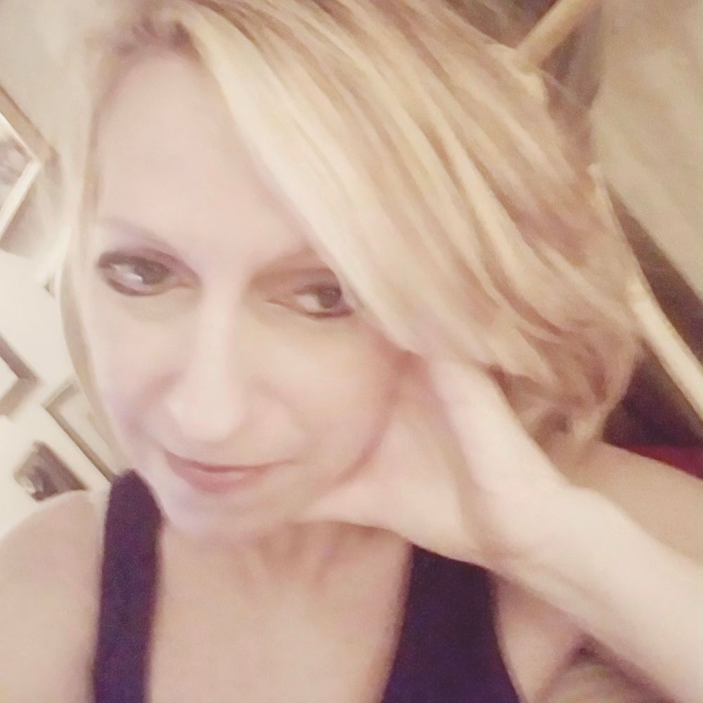 Meet your Posher, Leila